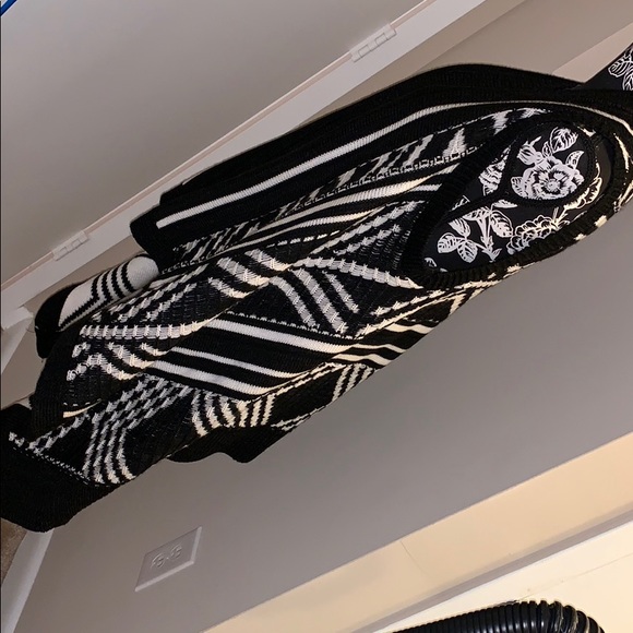 Vest/scarf long knitted black and white - Picture 3 of 6